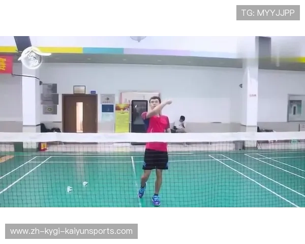 羽毛球怎么发短球